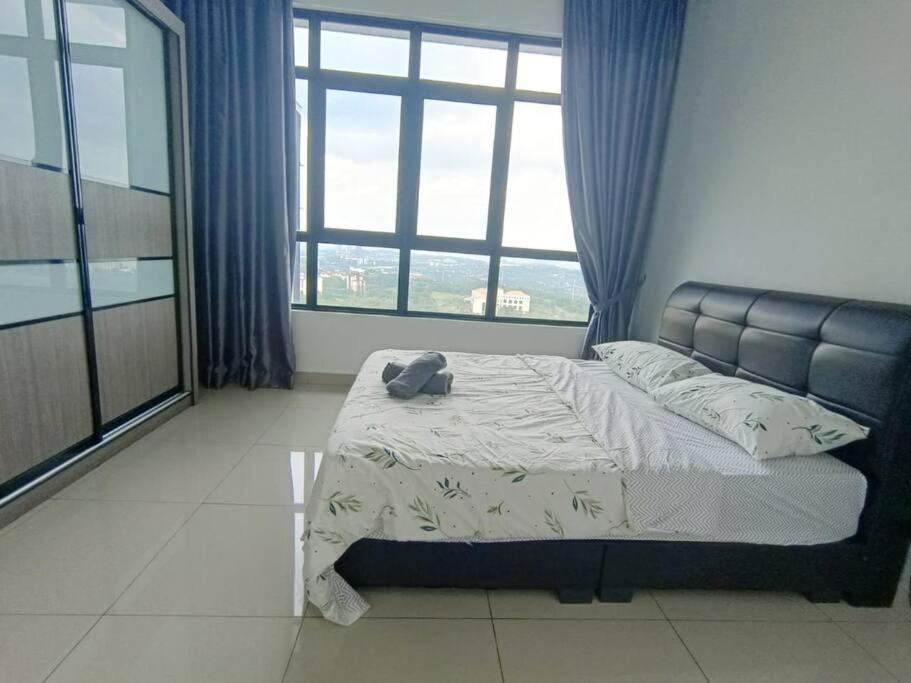 Conezion, View, Beside Ioi Mall, Opposite Hospital Serdang, Beside Uniteen And Upm, Pangsapuri *