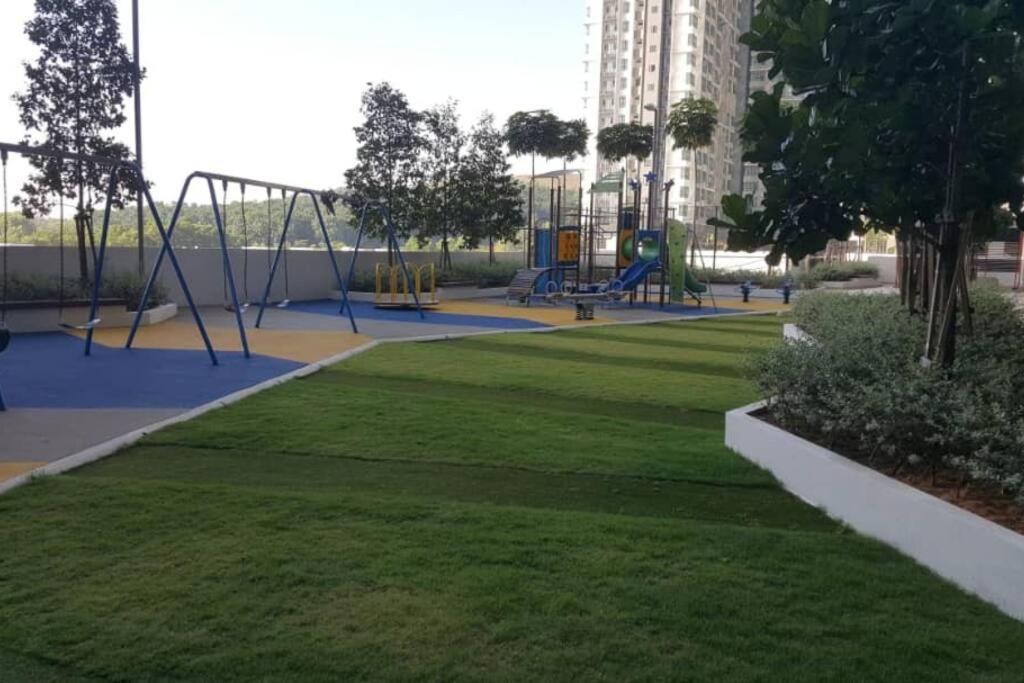 Conezion, View, Beside Ioi Mall, Opposite Hospital Serdang, Beside Uniteen And Upm, Pangsapuri